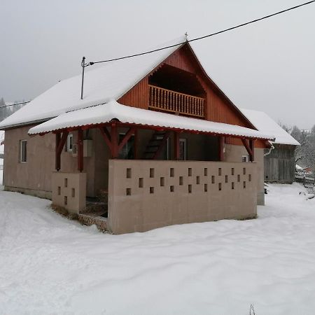Ugralet Apartman Gyimesfelsőlok Kültér fotó
